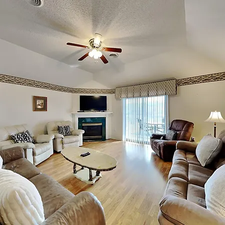 Hardy Party Whispering Pines 554 Apartment